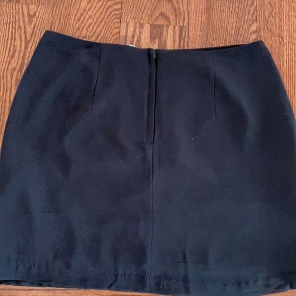 NWOT H&M women’s EMBELLISHED, SEQUINS, BEADED, EMBROIDERED MINI skirt, SIZE 10 - Picture 4 of 12